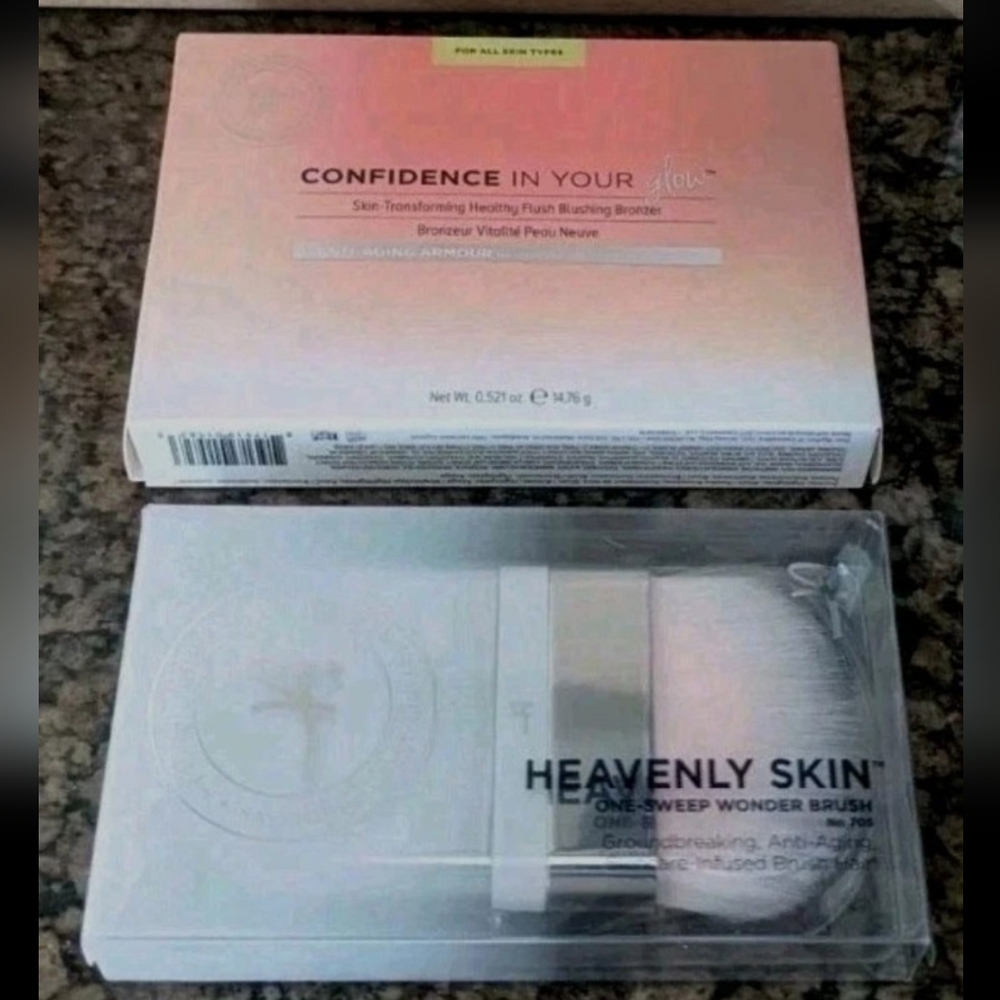 It Cosmetics Confidence In Your Glow Blush Bronzer In Instant Warm Glow + Brush